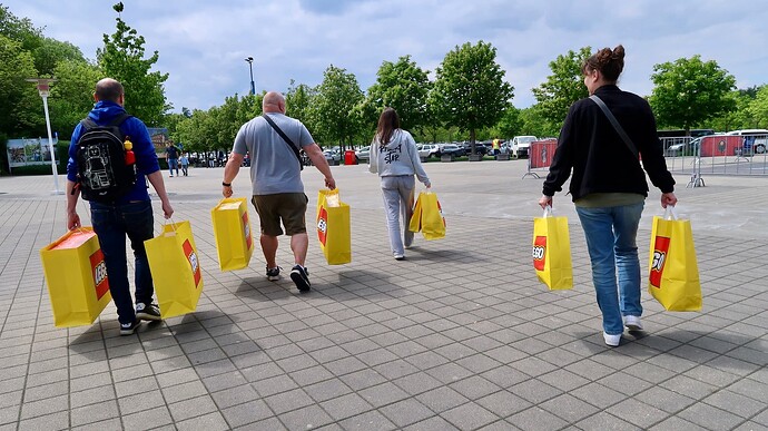 Aperçu d'Erik et Cyrille après les achats LEGO