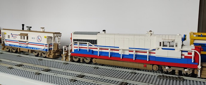 Locomotive  SP nø 6800 et caboose 1776 040