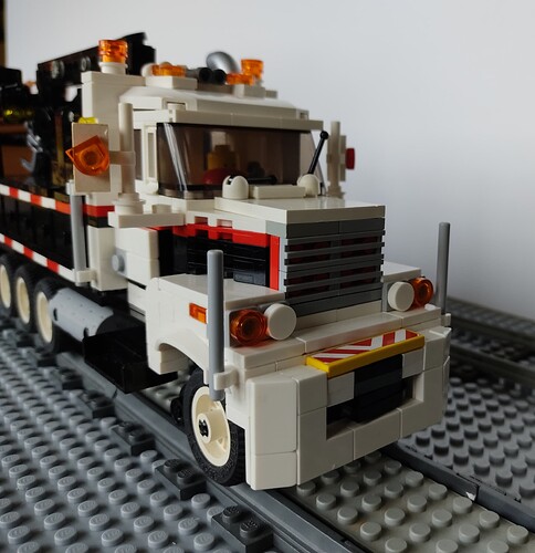Train de travaux avec pelleteuse et truck 016